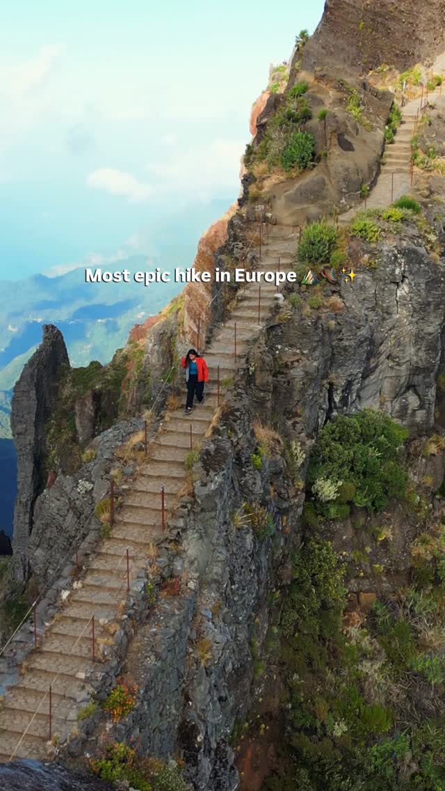 Send this to the person you’d take to Madeira. 🌄💛

📍Pico do Arieiro (PR1) - this exact spot is the famous Stairway to Heaven and it’s only a 30 - 40 minute walk from the main car park.

✨ If you’re planning to visit, sunrise and sunset can get very busy. For a quieter experience, aim to arrive before sunset and enjoy the beautiful golden hour light before the crowds peak.

Save this for your Madeira itinerary! 🇵🇹

#madeira #stairwaytoheaven #pr1