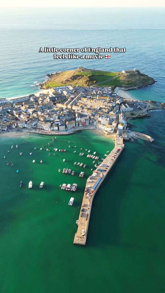 I still can’t believe this place is actually in England 🇬🇧🌊

St Ives honestly feels like somewhere abroad, with turquoise water, sandy beaches and colourful streets.

If you’re visiting, don’t miss:
🌊 Porthmeor Beach
🎨 Tate St Ives
🗿 Barbara Hepworth Museum
🏖️ Porthminster Beach
⛵ A boat trip along the coast
🚶 The harbour & cobbled streets
🚆 The scenic St Ives Bay Line

📍 St Ives, Cornwall

Save this for your Cornwall trip and follow me for more beautiful places, hidden gems and travel ideas across England. 🇬🇧

#StIves #StIvesCornwall #Cornwall #uktravel #EnglandTravel

St Ives Cornwall, things to do in St Ives, St Ives travel guide, Cornwall road trip, Cornwall itinerary, Cornwall beaches, England travel