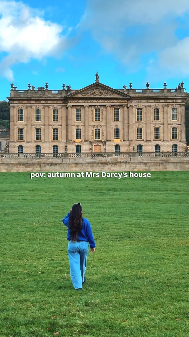 One of the prettiest places to visit in England this autumn… 🍂 

📍 Chatsworth House, Derbyshire - DE45 1PP

🚆 How to get there from London:

* Take a train from London St Pancras to Sheffield (around 2 hours).
* From Sheffield, take the 218 bus towards Bakewell and get off at Chatsworth House.

🎟️ Tickets:

- House + Garden: £28 per adult off-peak (1 October - 1 November 2026), then £35 standard.
- Garden: £16 per adult off-peak (until 6 November 2026), then £20 standard.
- Book online for free parking, even if you’re arriving by car.

SAVE this for your autumn trip to England 🍂

#ChatsworthHouse #PrideAndPrejudice #Derbyshire #PeakDistrict #EnglandTravel

Chatsworth House Derbyshire, Mr Darcy’s Pemberley, Pride and Prejudice filming location, Chatsworth House autumn, Chatsworth House tickets, how to get to Chatsworth House by public transport, day trips from London, places to visit in England