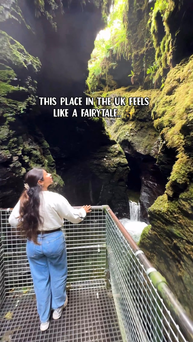 This place in the UK feels like a fairytale… ✨ 

A beautiful temperate rainforest, with ancient woodland, rushing water and an incredible natural viewing platform. 🌿

📍 Lydford Gorge, Devon - EX20 4BH (Devil’s Cauldron entrance)

🎟️ Admission:

* Adults: £13
* Children (5-17): £6.50
* Free for National Trust members
* Under 5s: Free

🥾 The Devil’s Cauldron trail is around 1.3 km and takes about 40 minutes. Expect steep steps and uneven, sometimes slippery paths.

📌 Save this for your England bucket list and follow me for more beautiful places and day trips across the UK!

#LydfordGorge #DevilsCauldron #EnglandTravel #UKTravel #Devon

Lydford Gorge Devon, Devil’s Cauldron, English rainforest, things to do in Devon, places to visit in England, UK nature walks, National Trust